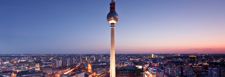Berliner Fernsehturm und Skyline von Berlin